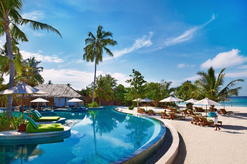 Six Senses Laamu evening dining